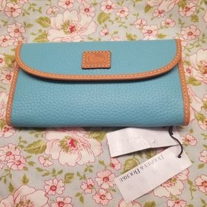 Dooney and bourke Wallet